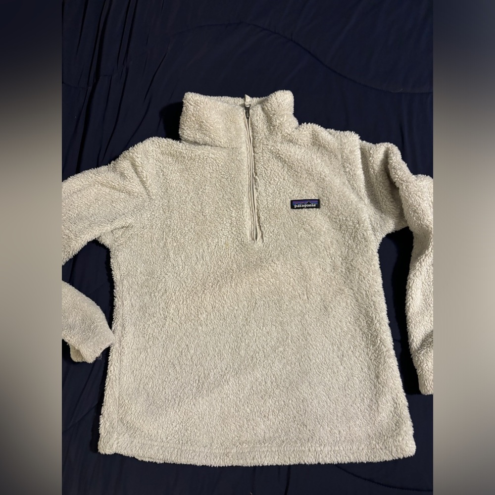 Patagonia women’s off white fuzzy half zip sweatshirt.  Size Small